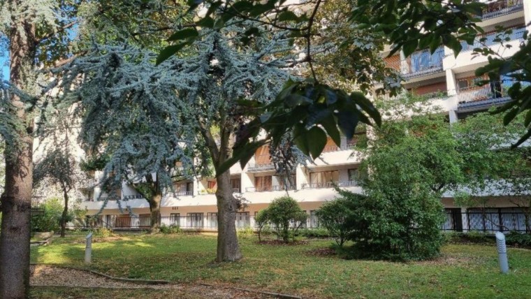 Appartement à Paris 16ème quartier Auteuil, 3 pièces dans résidence années 70.