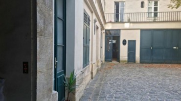 Paris 75007 rue de Lille Appartement 86 m² au 2ème étage avec cave et Parking.