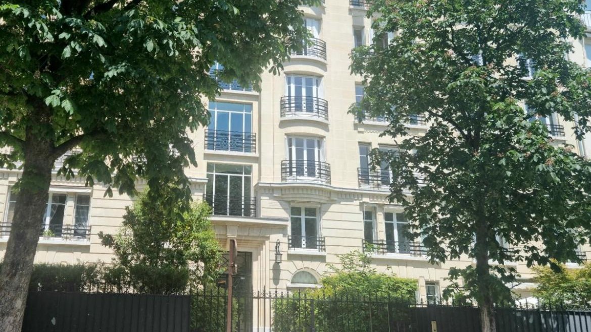 Neuilly-sur-Seine 92200 Rez-de-jardin  avec terrasse immeuble de standing