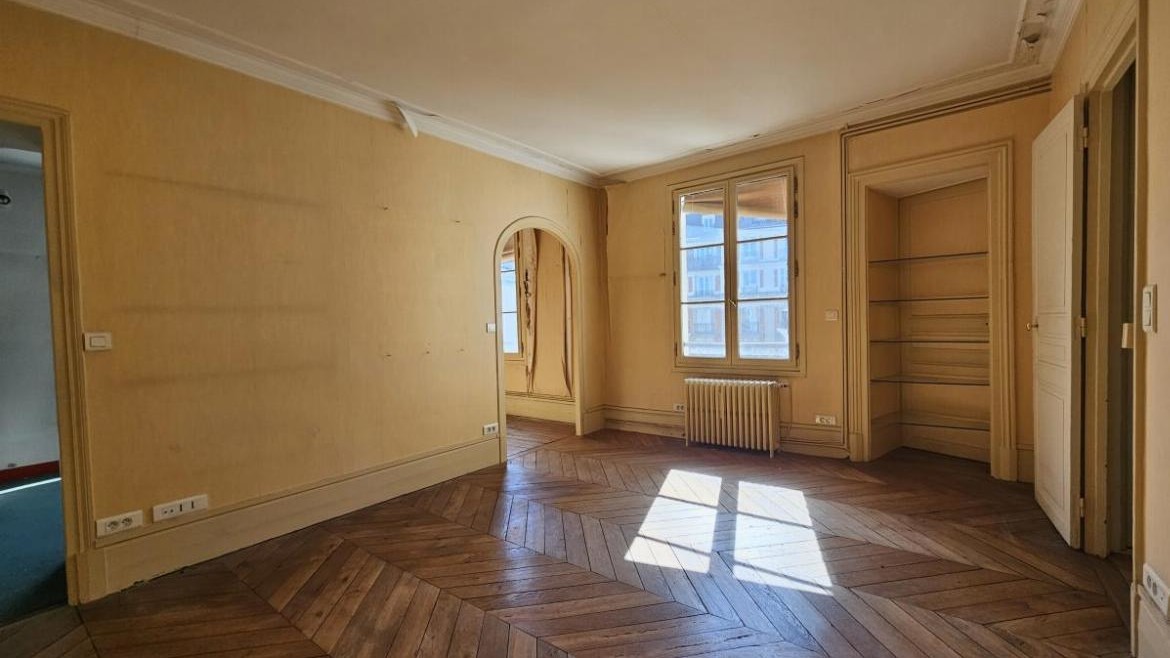 Ecole Militaire – T3 environ 74 m², cave, parking en concession