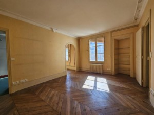 Ecole Militaire - T3 environ 74 m², cave, parking en concession