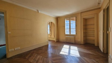 Ecole Militaire – T3 environ 74 m², cave, parking en concession