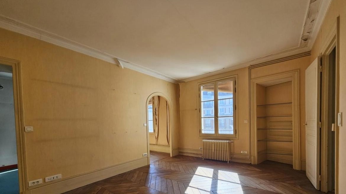 Ecole Militaire – T3 environ 74 m², cave, parking en concession