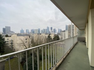 COURBEVOIE - Appartement T2 avec balcon et vue dégagée