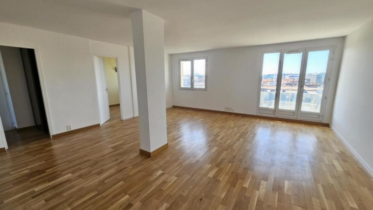 T4, 2 chambres environ 90 m² – Asc, Balcon, Parking, Cave