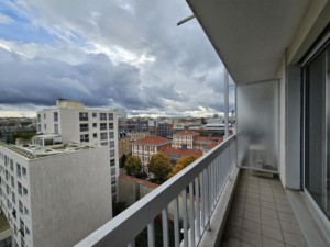 Pasteur / Montparnasse – Paris 15ᵉ – Studio de 26.53 m² au 9ᵉ étage avec balcon et cave