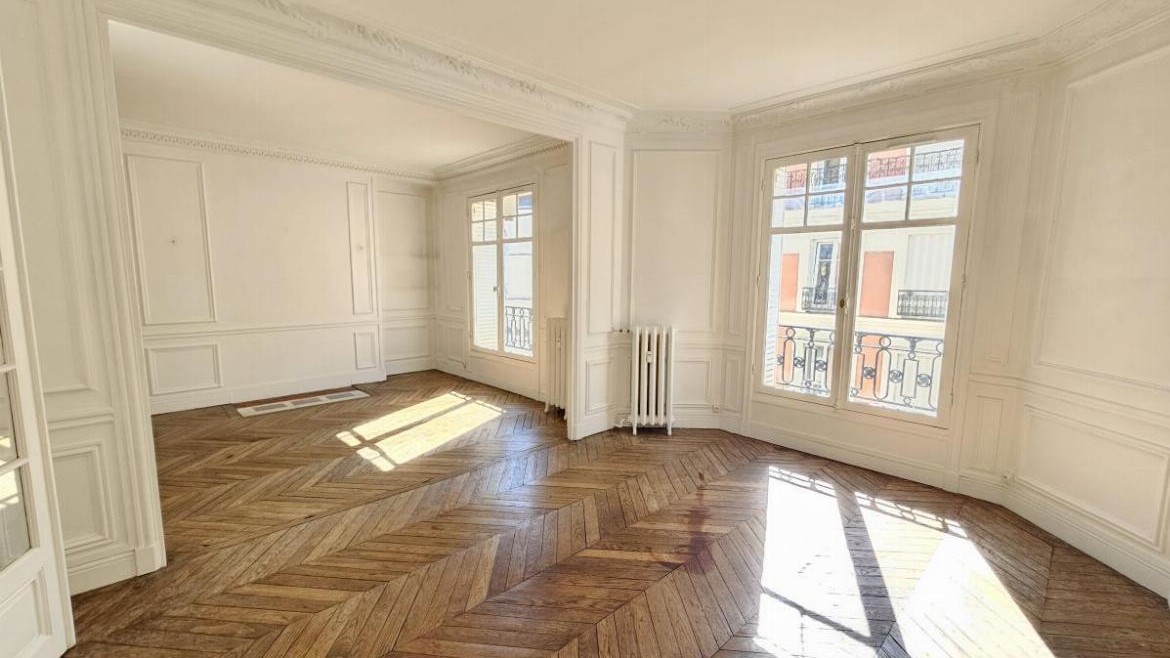 17è Arr, Pereire-Champerret – T5, 90 m² en étage élevé avec ascenseur, cave