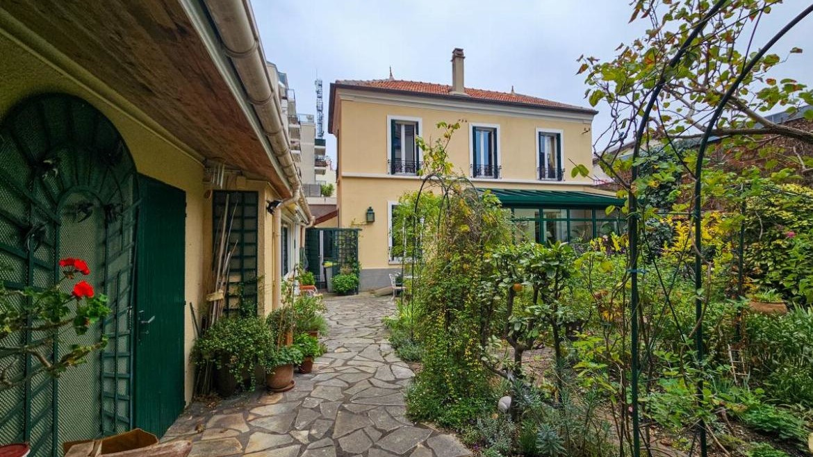 La Garennes Colombes – Maison avec jardin, annexe, garage