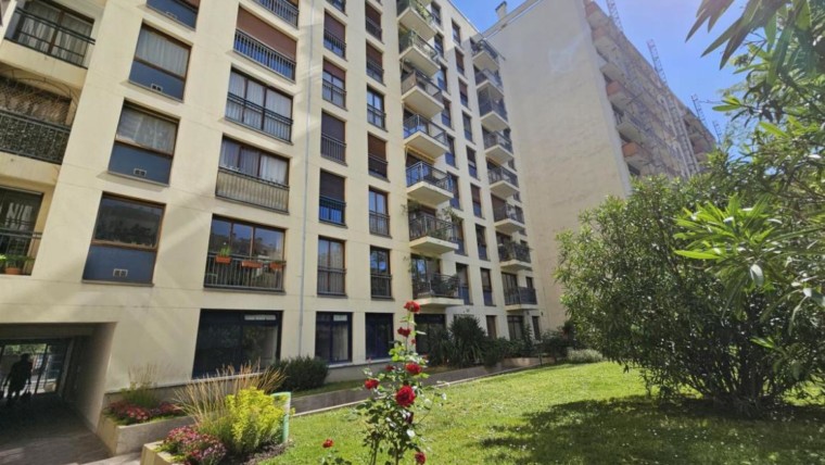 LOURMEL/JAVEL – Dernier étage vue Tour Eiffel, ascenseur, parking, cave