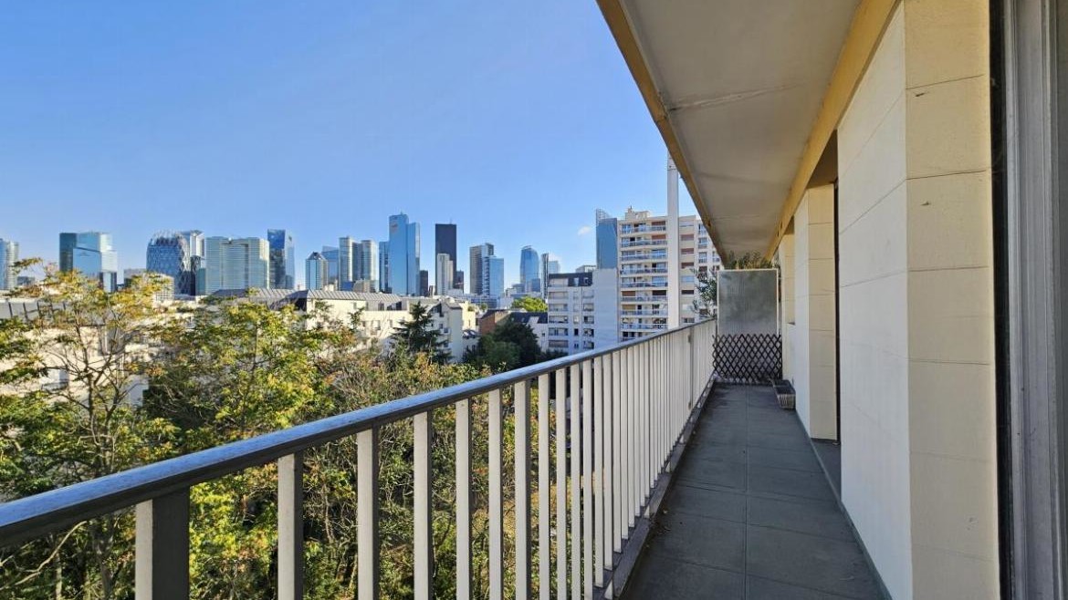 COURBEVOIE – Appartement T2 avec balcon et vue dégagée