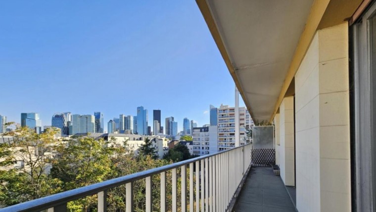 COURBEVOIE – Appartement T2 avec balcon et vue dégagée