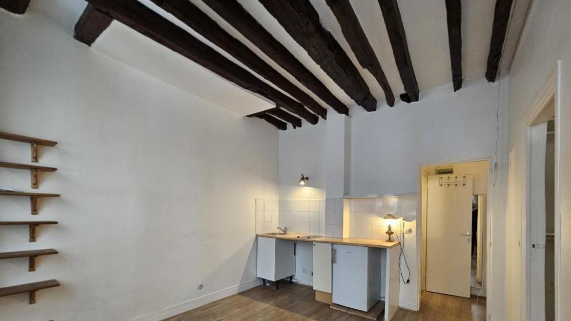 BROCHANT / BATIGNOLLES – T2 charme de l&rsquo;ancien, professions libérales acceptées