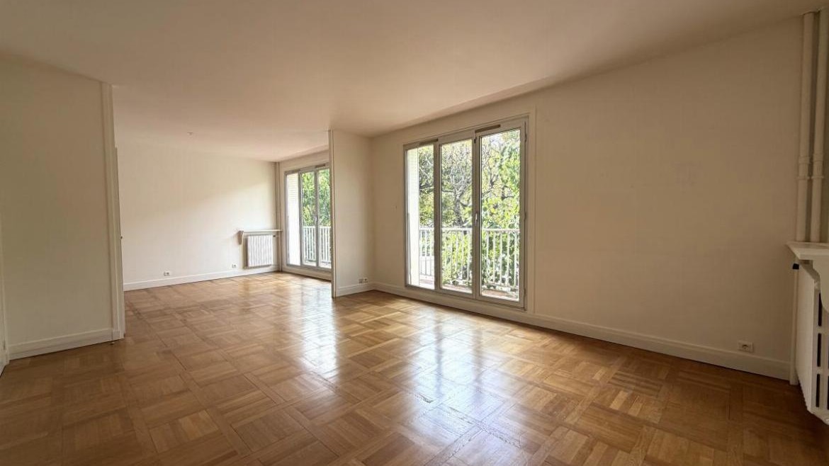 METRO SAINT-MANDE – T4 avec balcon, gardien, ascenseur