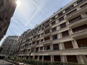 MARCHÉ DE LEVIS / VILLIERS  - Grand T2 avec ascenseur en impasse au calme