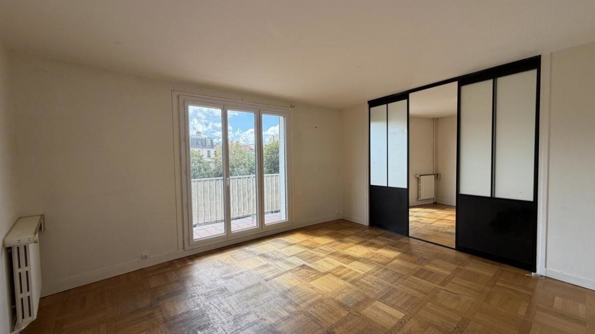 METRO SAINT MANDE – T4 avec balcon, vue sur le Bois de Vincennes, ascenseur, cave et gardien
